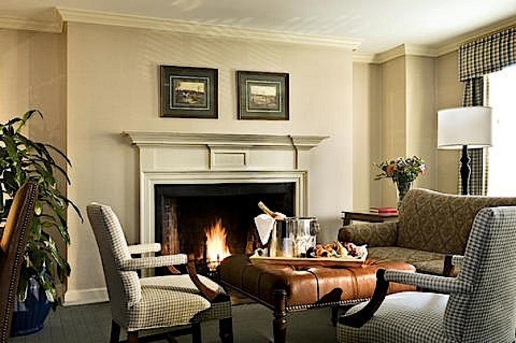 The Exeter Inn Экстерьер фото